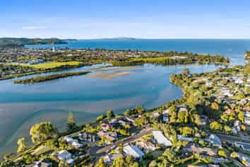 28 Maori Hut Road, Red Beach