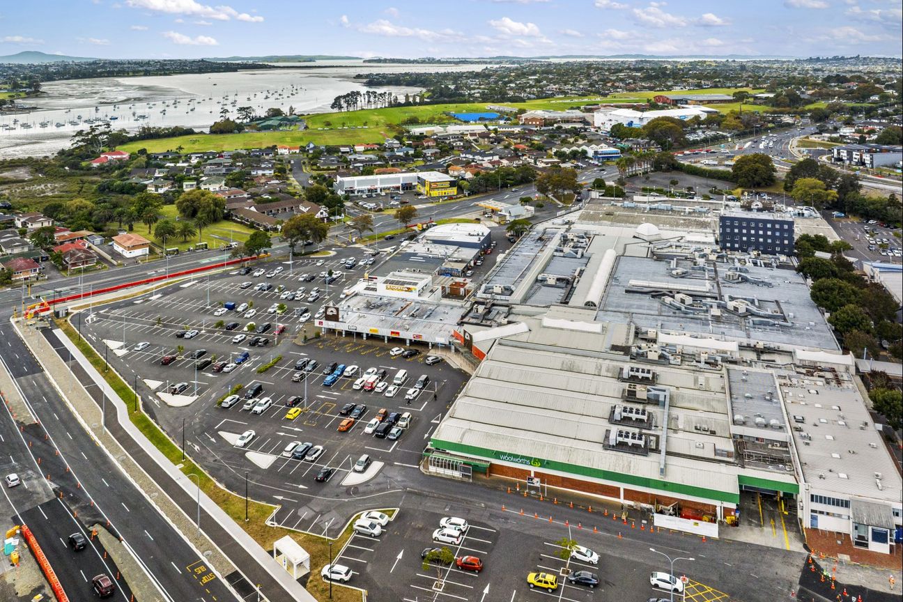 Trophy Retail Investment with international tenant - View 5