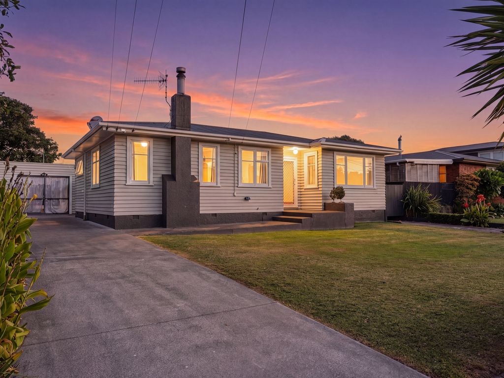 MUST SELL - OWNER HAS NEW PLANS!