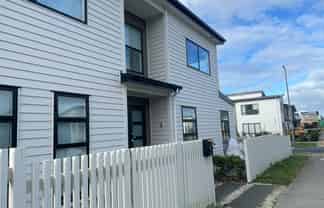 4 Tahingamanu Road, Hobsonville