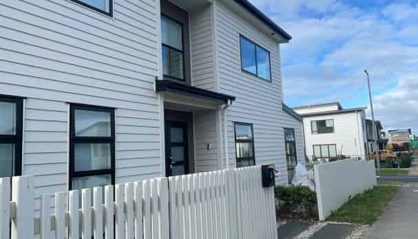 4 Tahingamanu Road, Hobsonville