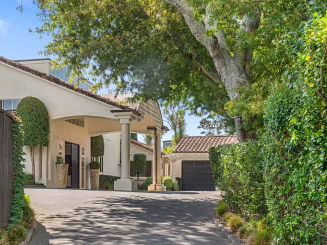 30 Dingle Road, St Heliers