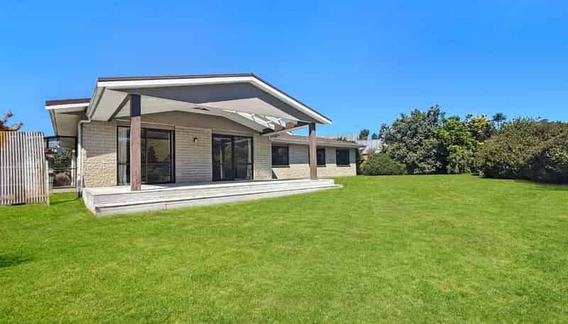 8 Churchill Drive, Taradale