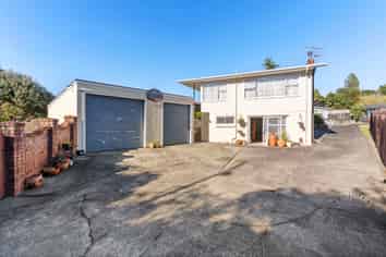 84 Lawrence Crescent, Hillpark