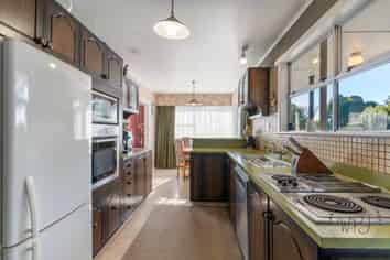 84 Lawrence Crescent, Hillpark