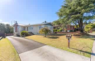 84 Lawrence Crescent, Hillpark