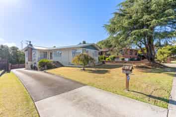 84 Lawrence Crescent, Hillpark