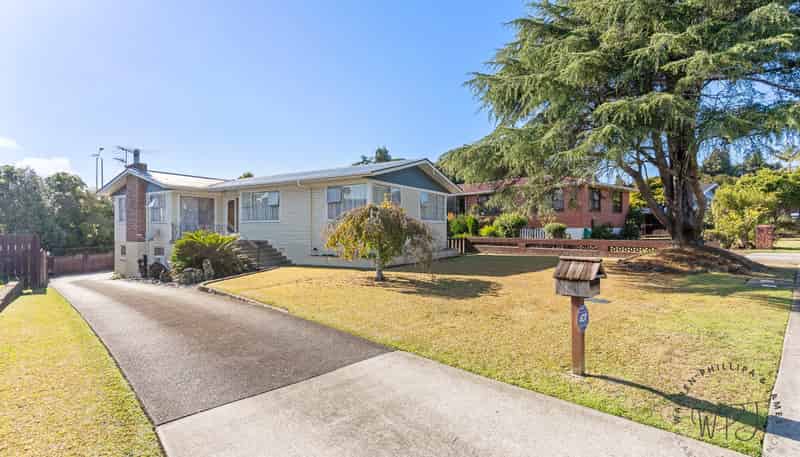 84 Lawrence Crescent, Hillpark