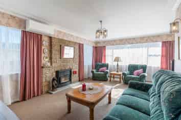 84 Lawrence Crescent, Hillpark