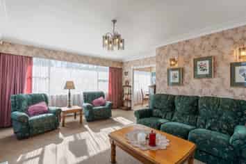 84 Lawrence Crescent, Hillpark