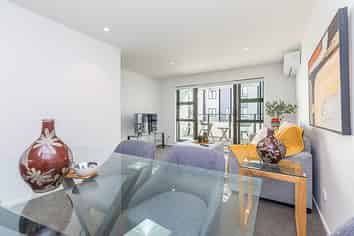 23/8 Dock Street, Auckland Central