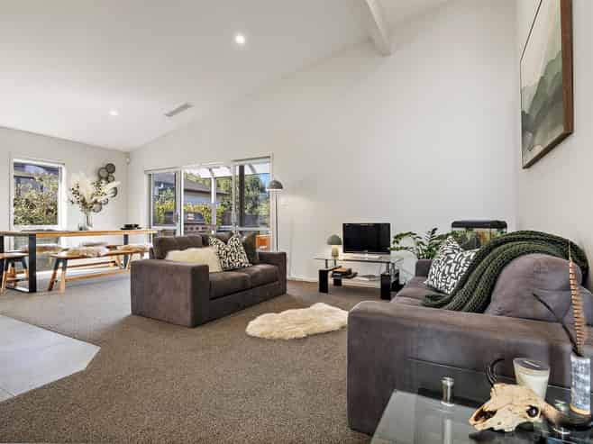  8 Sir Lincoln Drive, Kumeu