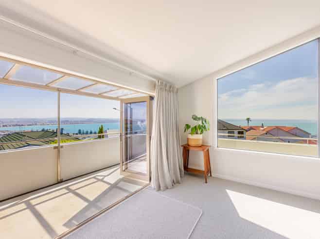 17 Roslyn Road, Bluff Hill