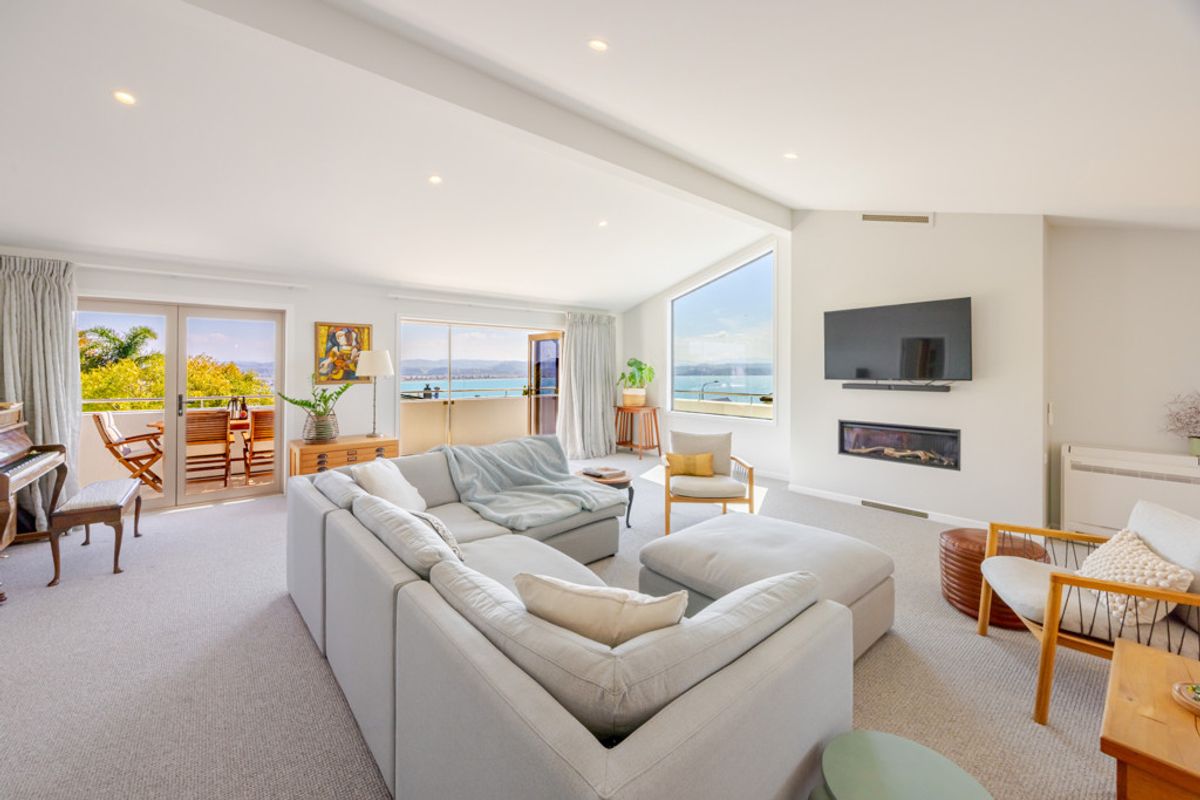 Home and Income With Breathtaking Views - Ansicht 3