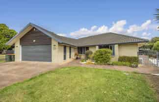 56 Lothian Brae, Wattle Downs