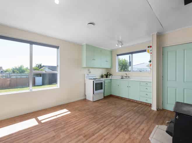 8 Moana Crescent, Redwoodtown