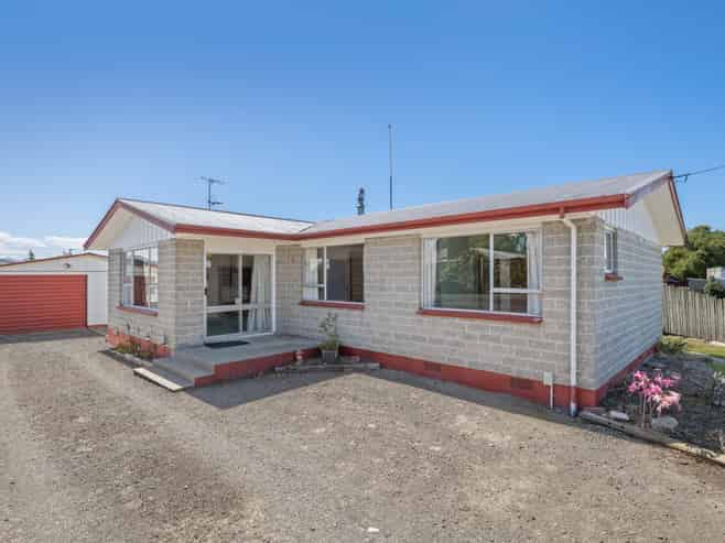 8 Moana Crescent, Redwoodtown