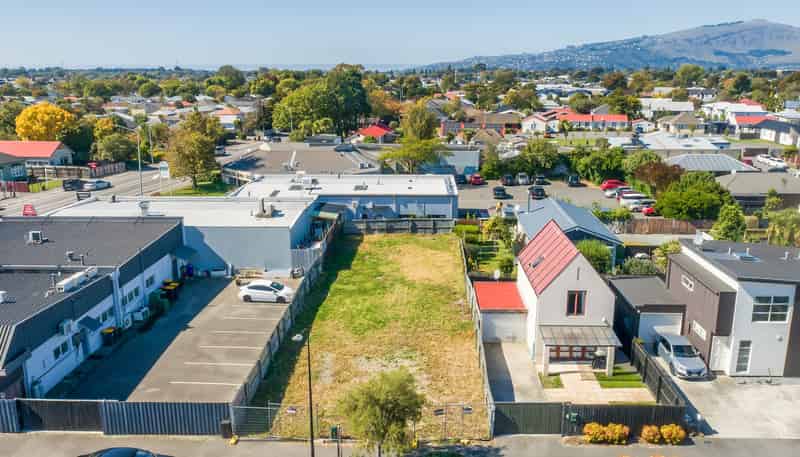 102 Grafton Street, Waltham