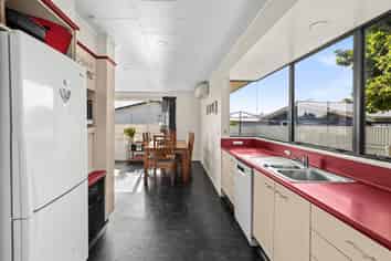 43 Ryan Crescent, Greenmeadows