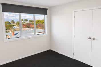 202/200 Pilkington Road, Point England