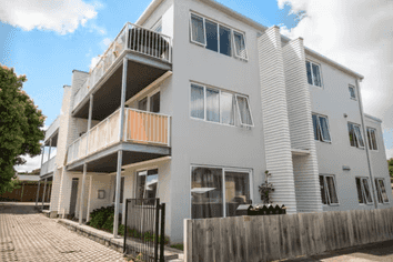 202/200 Pilkington Road, Point England