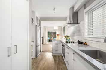 9/354 Muritai Road, Eastbourne