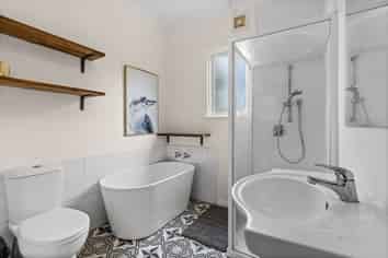 508 Southampton Street West, Hastings