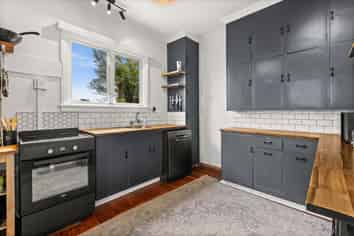 508 Southampton Street West, Hastings