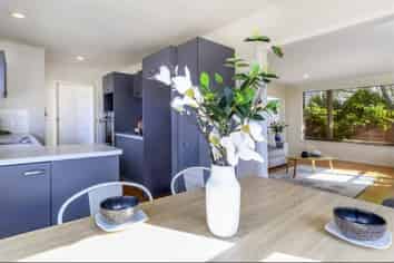 64A Kings Avenue, Matua