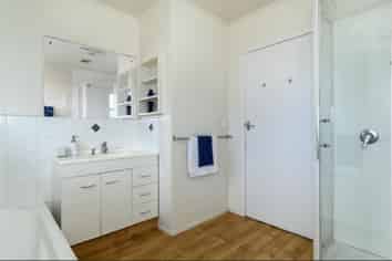 64A Kings Avenue, Matua