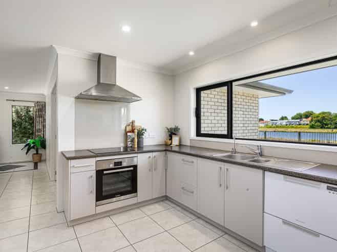 17 Uretara Drive, Katikati