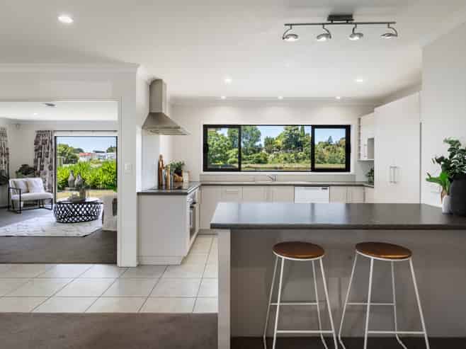 17 Uretara Drive, Katikati