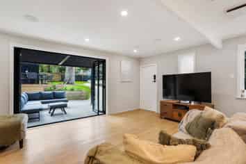 22 Hollywood Avenue, Titirangi