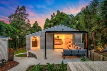 22 Hollywood Avenue, Titirangi