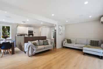 22 Hollywood Avenue, Titirangi