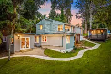 22 Hollywood Avenue, Titirangi