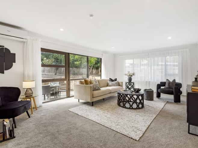 2/7 Tallington Crescent, Torbay