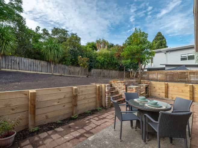 2/7 Tallington Crescent, Torbay