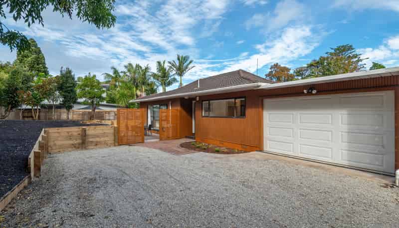 2/7 Tallington Crescent, Torbay