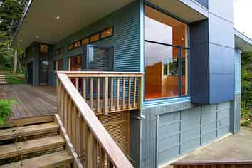 33 Crescent Road East, Ostend