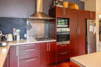 33 Crescent Road East, Ostend