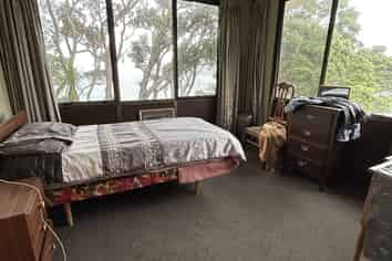 28 Hillside Cres, Leigh