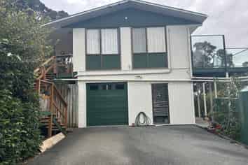 28 Hillside Cres, Leigh