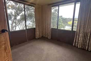 28 Hillside Cres, Leigh