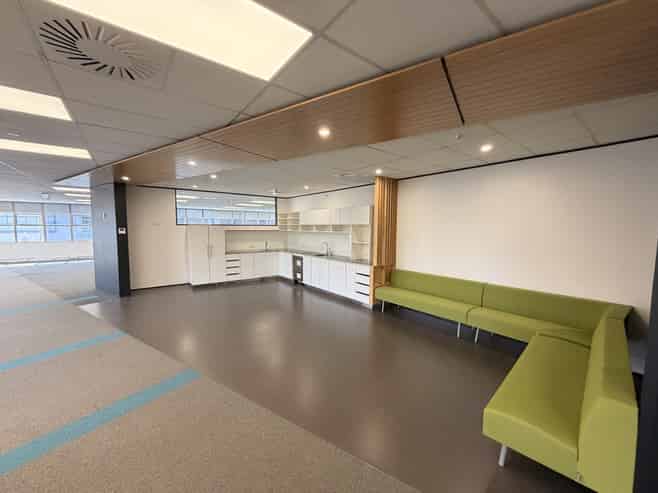 Tidy office in central Hutt!