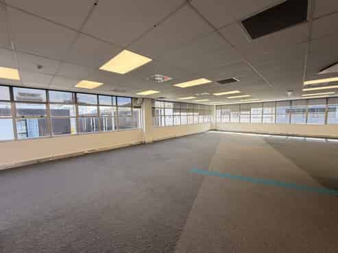 Tidy office in central Hutt!