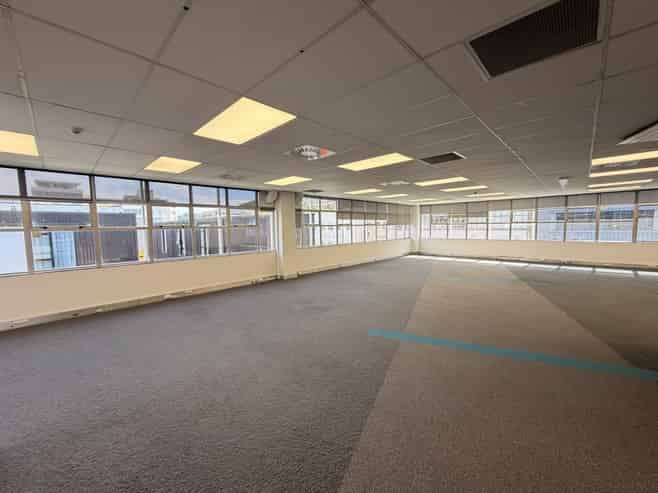 Tidy office in central Hutt!