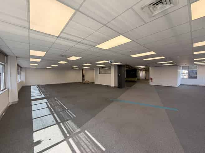 Tidy office in central Hutt!