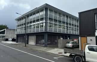 Tidy office in central Hutt!