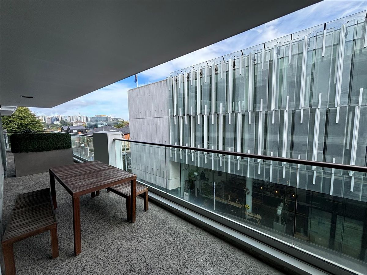 Parnell Office with Deck - Więcej